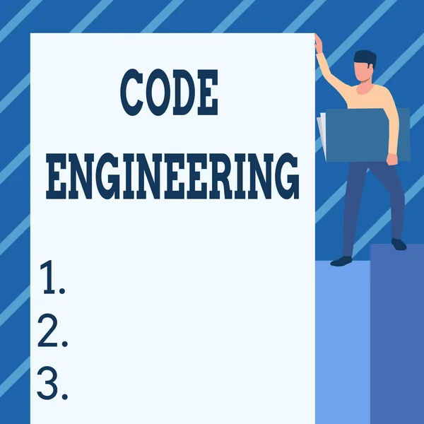 Handschrift tekst Code Engineering. Concept betekent toepassing van engineering op de ontwikkeling van software Man Standing Carrying Grote Notebook Terwijl het tonen van Big Whiteboard. — Stockfoto