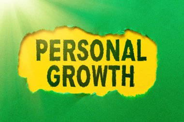 Kişisel Büyümeyi gösteren bir tabela. Yeni Fırsat Bulma ve Geliştirme Devam eden İşletme Genel Bakış Yeni Fikir Atılım Sınırlarını Keşfetme