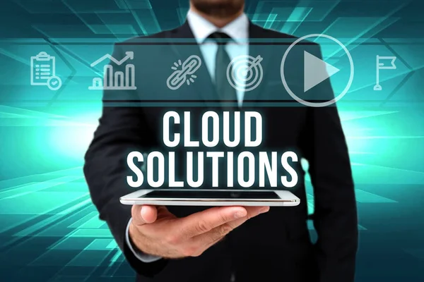 Tekst pokazujący inspirację Cloud Solutions. Biznes prezentacja usług lub zasobów dostępnych za pośrednictwem Internetu Man In Office Uniform Holding Tablet Wyświetlanie nowej nowoczesnej technologii. — Zdjęcie stockowe