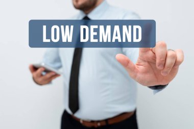 Kavramsal görüntü Düşük Çözünürlük. Yeni Teknoloji Fikirlerini Sunan ve Teknolojik Gelişmeyi Tartışan Daha az tüketici mal ve hizmetleri satın alma arzusudur