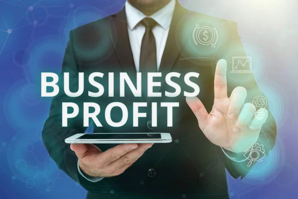 Tekst met inspiratie Business Profit. Internet Concept het bedrag van de inkomsten uit een zakelijke activiteit Man in Office Uniform Standing Druk op Virtual Button Holding Tablet. — Stockfoto