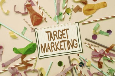 Metin başlığı Hedef Pazarlamayı sunar. Kavrama derken, ürün Renkli Parti Koleksiyonları Parlak Kutlama Malzemeleri Doğum Günü Kutlama Çantası alacak potansiyel müşteri grubunu mu kastediyorsunuz?