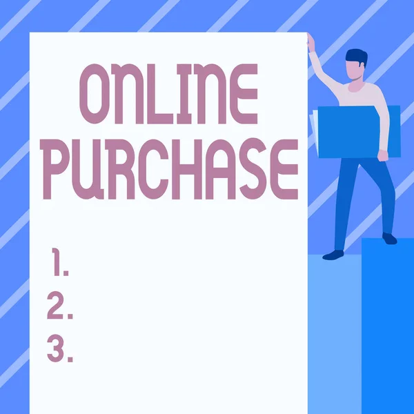 Çevrimiçi Satın Alma Konsepti. Tüketiciler, Büyük Beyaz Tahta Gösterilirken Büyük Not Defteri taşıyan İnternet Adam 'ın üzerinden doğrudan mal satın alıyorlar.. — Stok fotoğraf
