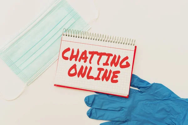 Logga in och visa Chatta online. Begreppet betyder typ av realtidsöverföring av textmeddelanden på nätet Forskningsanteckningar för virusförebyggande, planering av medicinska förfaranden — Stockfoto