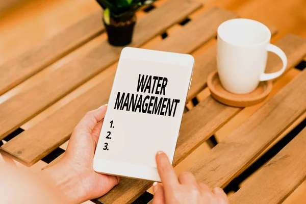 Kézírás szöveg Vízgazdálkodás. Üzleti megközelítés a vízkészletek optimális felhasználása meghatározott vízpolitika keretében Online munkahelyek és távmunka Az emberek összekapcsolása — Stock Fotó