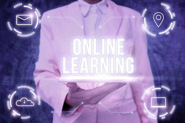 Logga in och visa Online Learning. Begreppet betyder pedagogiskt verktyg baserat på och tillgängligt från Internet Lady Uniform Standing Tablet Hand presentera Virtual Modern Technology — Stockfoto
