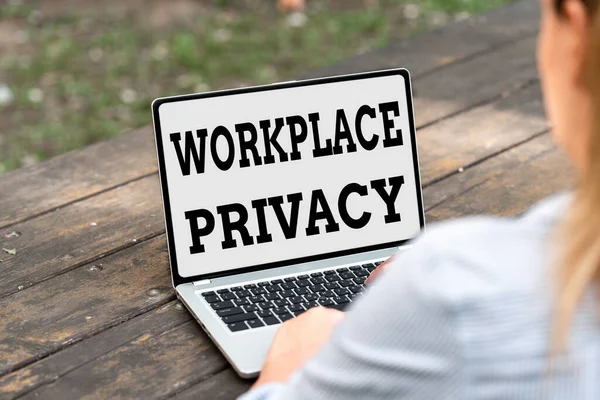Zápis zobrazující text Ochrana soukromí na pracovišti. Koncepce znamená ochranu osobních práv jednotlivce na pracovišti on-line pracovních míst a práci na dálkovém propojení lidí dohromady — Stock fotografie