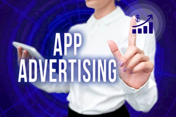 アプリ広告を示すテキスト記号。ビジネスショーケースの開発者は、モバイルアプリで広告を提供するために支払われます制服立ち電話バーチャルプレスボタンの女性未来的な技術. — ストック写真