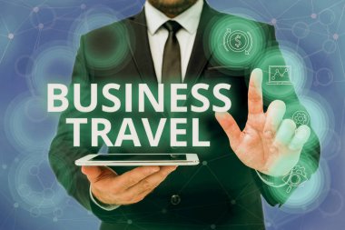 İş seyahatini gösteren bir ilham. Sözcük, bir ya da daha fazla varış noktası olan Ofisteki Üniformalı Adam Sanal Düğme Tutma Tabletine seyahat ederken yazılmıştır..