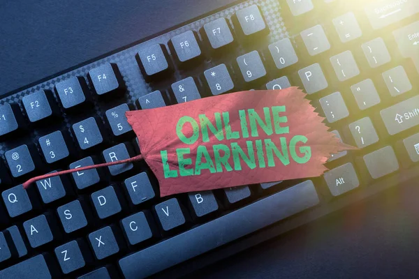 Γράφοντας το χέρι σημάδι on-line μάθηση. Έννοια σημαίνει εκπαιδευτικό εργαλείο βασισμένο και προσβάσιμο από το Internet Typing Program Code Script, Abstract Downloading New Online Journal — Φωτογραφία Αρχείου