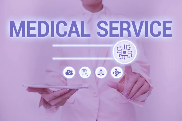 Inspiratie met uithangbord Medical Service. Internet Concept behandelen ziekten en verwondingen die medische respons vereisen Lady Holding Tablet Druk op Virtual Button Toont Futuristische Tech. — Stockfoto