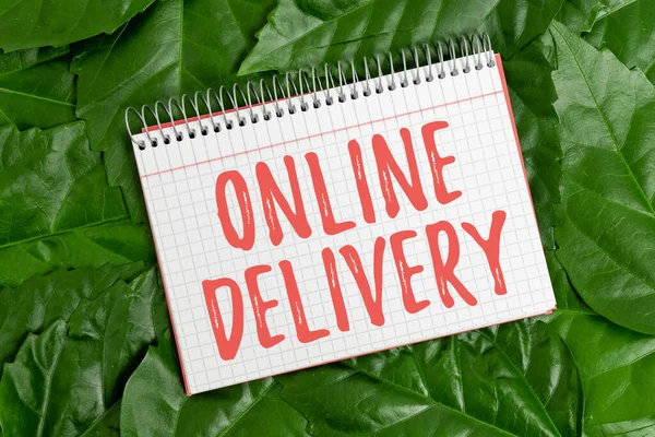 온라인 문자 Online Delivery 를 작성 한다. 비즈니스 쇼 케이스는 자연 보호 아이디어, 새로운 환경 보존 계획을 통해 무언가를 전달하는 행동이나 방법 — 스톡 사진