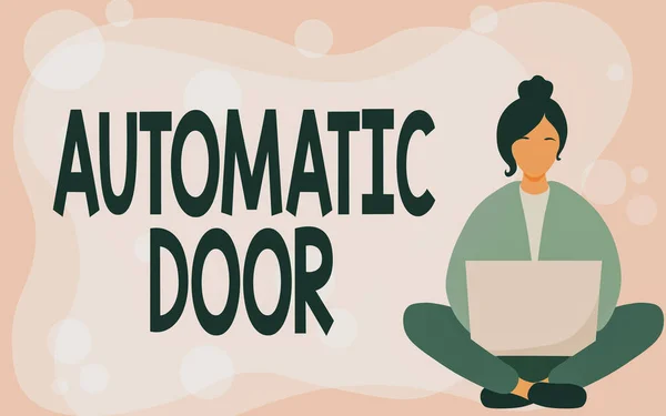 Conceptuele weergave Automatische deur. Word Written on opent automatisch bij het voelen van de benadering van een persoon Jongedame zit met gekruiste benen tijdens het gebruik van Laptop Toont Ontspanning. — Stockfoto