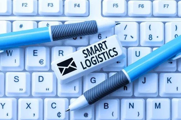 Tekst met inspiratie Smart Logistics. Business idee integratie van intelligente technologie in logistiek systeem Internet Browsing And Online Research Study Typing Your Ideas — Stockfoto