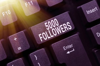 İlham, işaret 5000 takipçiyi gösteriyor. İş genel değerlendirmesi Instagram 'da birini takip eden kişi sayısı İnternete Yeni Mesajlar Gönderen, Görsel Romanlar Yaratan, Kısa Hikayeler Yazan