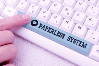 Kağıtsız Sistem 'i gösteren metin işareti. Bilgi depolama veya iletişimi üzerine yazılan kelime Soyut Çevrimiçi Kayıt Süreci, Kişisel Bilgiler Yazılıyor