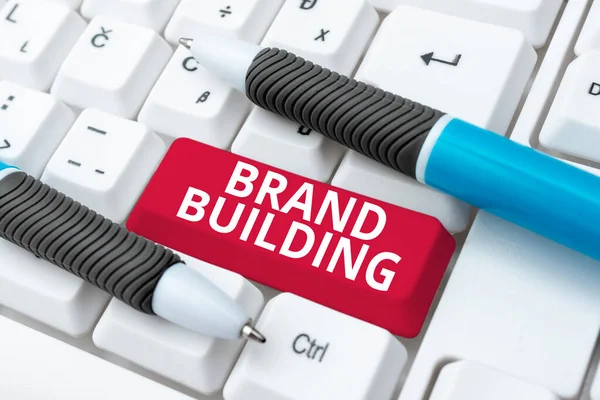 Escrevendo exibindo texto Brand Building. Internet Concept atividades associadas com o estabelecimento e promoção de uma marca Posting New Social Media Content, Abstract Criando Online Blog Page — Fotografia de Stock