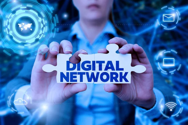 Ispirazione mostrando segno Digital Network. Rete fotografica concettuale che incorpora commutazione e trasmissione digitale Business Woman Holding Puzzle Piece Unlocking New Futuristic Tech. — Foto Stock