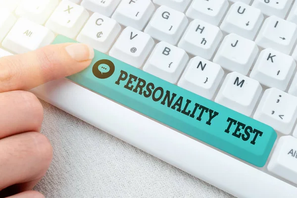 Kavramsal Görünüm Kişilik Testi. Kavramsal fotoğraf. İnsan kişiliğinin değerlendirilmesinde kullanılan bir yöntem Soyut Çevrimiçi Kayıt Süreci oluşturur, Kişisel Bilgiler Yazılır