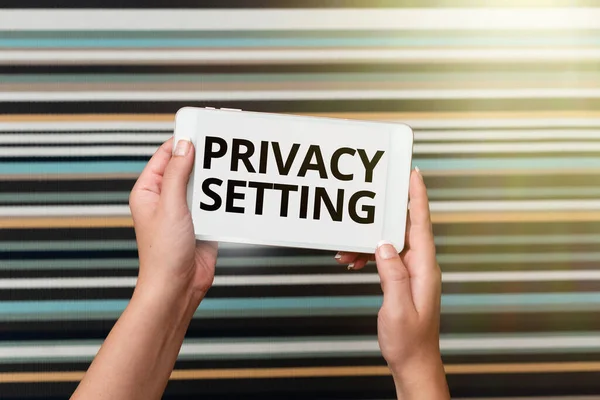 Didascalia di testo che presenta Impostazioni privacy. Panoramica aziendale limitare l'accesso al profilo e quali informazioni possono vedere le funzionalità di chiamata vocale e video Connettere le persone insieme — Foto Stock