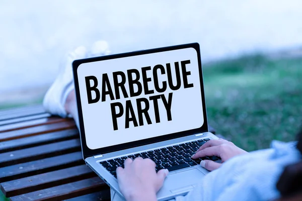 Textschild mit Grillparty. Business-Übersicht Outdoor-Party, bei der Essen auf dem Grill oder über dem Feuer gekocht wird — Stockfoto