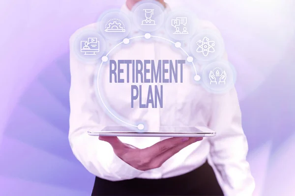 Konzeptionelle Bildunterschrift: Rentenplan. Konzept: Plan für die Rücklage, die nach der Rente ausgegeben werden soll — Stockfoto