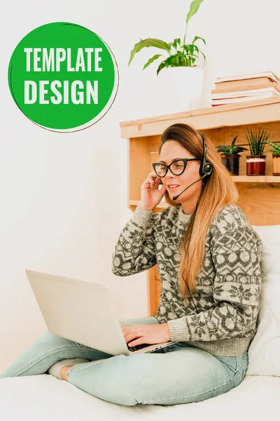 Text, der Inspiration für Template Design zeigt. Konzept, d.h. ein allgemeines Layout oder eine Blaupause mit einem Format, das verwendet werden kann Student Learning New Things Online, Casual Internet Surfing And Browsing — Stockfoto