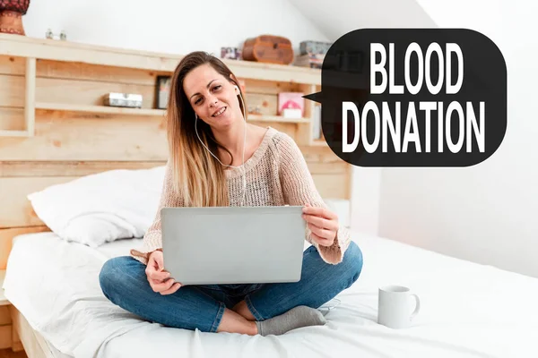 概念标题献血。在线采集、检测和存储全血食品的业务概念过程、网上论坛问题的解决 — 图库照片