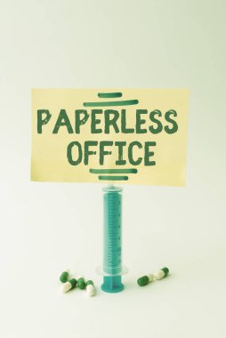 Evraksız Ofis 'i gösteren bir tabela. Konsept, kağıt kullanımının kaldırıldığı çalışma ortamı anlamına gelir. Yeni Enfeksiyonların Önemli Tıbbi Notlar Laboratuvarı Testi