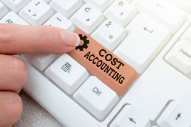 Kavramsal başlık Maliyet Muhasebe. İş konsepti, yazılım geliştirme çözümlerini araştıran, Advanc Programı Kodları yazan bir şirkette ortaya çıkan maliyetlerin kaydı.