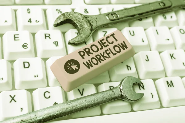 Εννοιολογική επίδειξη Project Workflow. Έννοια σημαίνει σειρά από βήματα που πρέπει να ληφθούν για να ολοκληρώσετε τις εργασίες πληκτρολογώντας Μάθημα μαγειρικής Guidebook, πληκτρολογώντας εκ νέου νέες κατευθυντήριες γραμμές σε απευθείας σύνδεση — Φωτογραφία Αρχείου