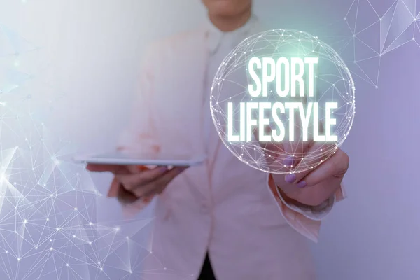 Teken met Sport Lifestyle. Concept betekent Fond van sport of outdoor activiteiten Fysiek actieve vrouw in pak Holding Tablet met cirkelvormige holografische weergave. — Stockfoto