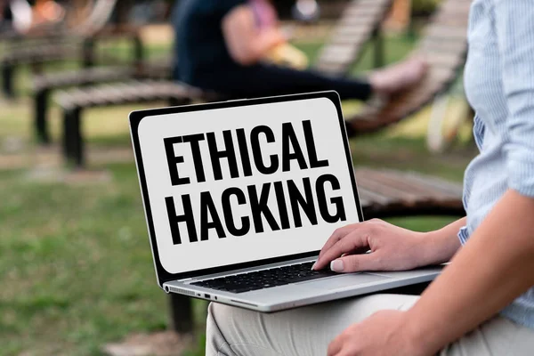 Assine exibindo Ethical Hacking. Internet Concept act of locating weaknesses and vulnerabilities of computer Online Jobs And Working Remotely Connecting People Together — Fotografia de Stock