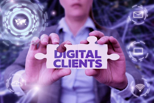 Firma la visualizzazione dei client digitali. Business concept utilizza i canali digitali per consumare contenuti o interagire con il marchio Business Woman Holding Jigsaw Puzzle Piece Unlocking New Futuristic Tech. — Foto Stock