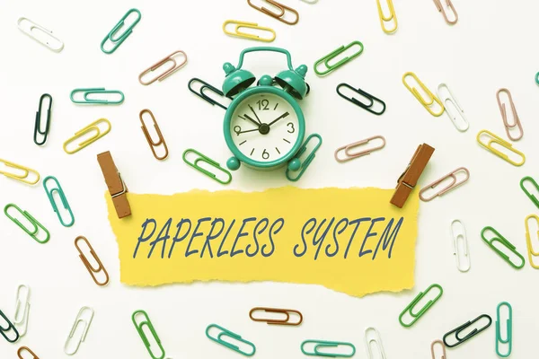 Szöveg megjelenítése Paperless System. Üzleti áttekintés információk elektronikus formában történő tárolása vagy közlése Kreatív otthon Újrahasznosítási ötletek és tervek Időgazdálkodás — Stock Fotó