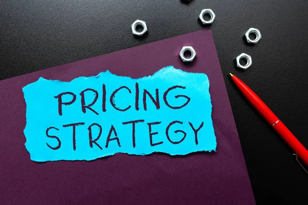 가격 책정 전략 (Pricing Strategy) 을 사용 한다. 방법 회사들 이 상품이나 용역의 가격을 매기기 위해 쓴 글 , 새롭고 밝은 생각 을 창의력 과 영감을 일으키는 것으로 생각하는 내용 — 스톡 사진