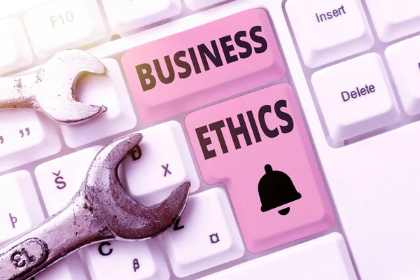 Conceptuele weergave Business Ethics. Zakelijk idee Morele principes die de manier waarop een bedrijf zich gedraagt leiden Het creëren van Nieuwe Programmering Guidebook, Typing Program Source Codes — Stockfoto