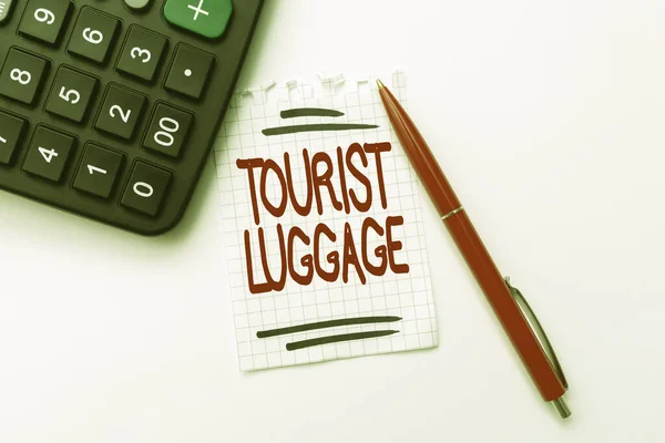 Scrivere la visualizzazione del testo Bagaglio turistico. Concetto che significa big bag che contiene tutto il necessario per viaggiare Calcolare le spese Budgeting Idee Matematica Soluzioni e idee — Foto Stock