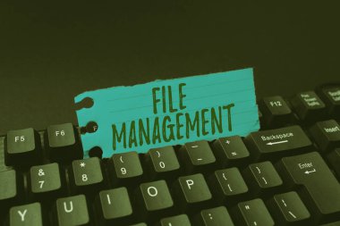 Dosya Yönetimini gösteren metin işareti. Çevrimiçi Dükkan Ögelerinin Soyut Kayıt Listesini yönetmek için kullanıcı arayüzü sağlayan İnternet Konsepti bilgisayar programı, Güncellenmiş İnternet Veri Düzenleme