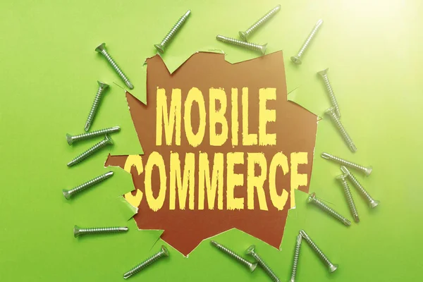 Teken met Mobile Commerce. Bedrijfsconcept Mobiele telefoon gebruiken om commerciële transacties online uit te voeren Workshop Verbetering Ideeën Productiviteit Inspiraties En Oplossingen — Stockfoto