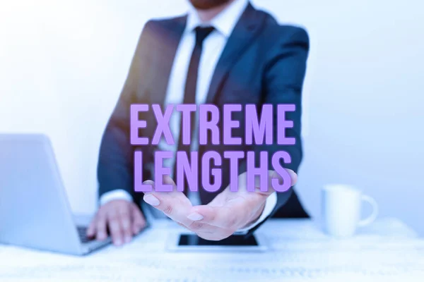 Handschrift tekst Extreme Lengtes. Business idee Doe een grote of extreme inspanning om iets beters te doen Remote Office Work Online Smartphone Voice And Video Calling — Stockfoto