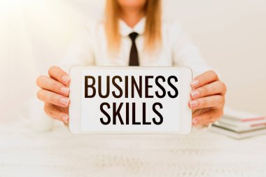 İş Yeteneklerini sunan metin başlığı. Yeni Program Sunan, Yükseltilmiş Aygıt Gösteren Uygulama Geliştirici İş Fonksiyonlarının sistematik çabalarını edinme yeteneği için sözcük