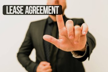 Metin Kira Sözleşmesi gösterimi yazılıyor. Yeni Planlar ve Planlama Sürecini Gösteren Fikirler Sunumu Sözleşmesi 'nin bir taraftaki şartlara göre imzalanması halinde imzalanan Sözcük