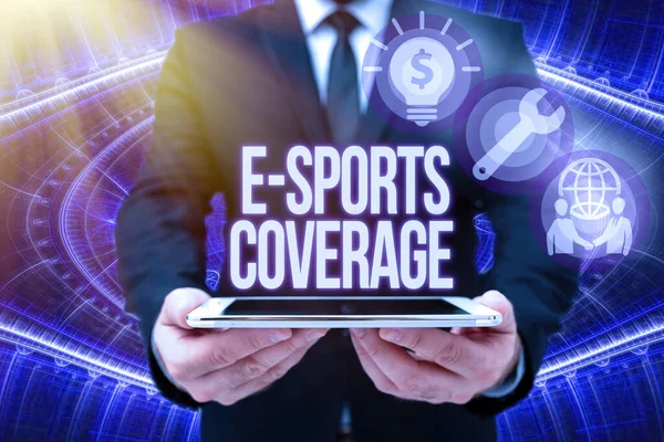 El yazısı işareti E Sports Coverage. En son spor müsabakasından Kavramsal Fotoğraf Raporu Ofisteki Yayın Üniformalı Üniformalı Adam Yeni Modern Teknoloji 'yi sergileyen Tablet. — Stok fotoğraf