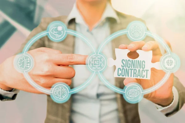 Segno di scrittura a mano Firma Contratto. Approccio commerciale le parti che firmano il documento accettano i termini Business Woman Pointing Jigsaw Puzzle Piece Unlocking New Futuristic Tech. — Foto Stock