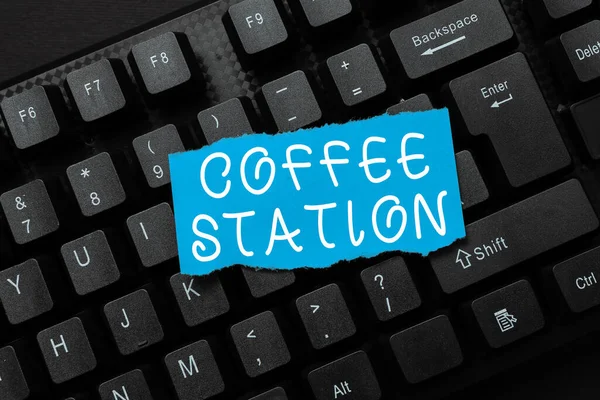 Ručně psané znamení Coffee Station. Koncept znamená malé neformální restaurace, kde se podávají teplé nápoje Psaní nových e-mailových titulů Koncepce, Koncepce redakční Internet Článek nápady — Stock fotografie