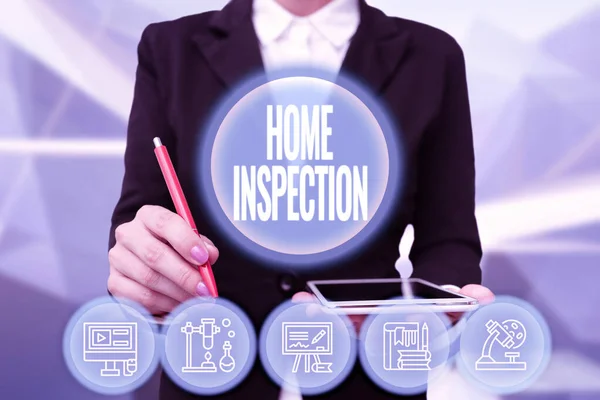 Концептуальне відображення Home Inspection. Концепція що означає Дослідження стану домашньої пов'язаної власності Леді в уніформі Планшет в руці Практично введення футуристичної техніки . — стокове фото