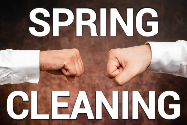 Letrero de escritura manual Spring Cleaning. Práctica de la idea de negocio de la limpieza a fondo de la casa en la primavera Dos profesionales bien vestidos Empresarios Corporativos Handshake Interior — Foto de Stock