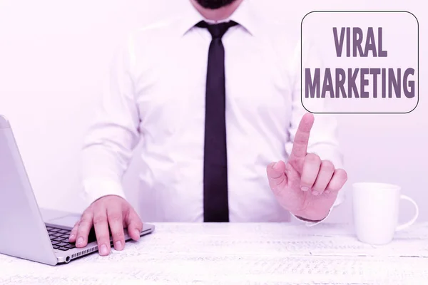 Szöveg megjelenítése Virális Marketing. Koncepció jelentése információk és vélemények terjesztése egy termékről Távirodai munka Online bemutatása Üzleti terv és tervek — Stock Fotó
