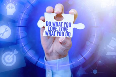 Sevdiğin şeyi yap, yaptığın işi sev tabelasını göster. Yeni Geleceğin Kilidini Açan El Tutma Yapbozu 'ndan daha iyi yerlerde çalışmak için hoşuna giden şeyleri yapabildiğine dair bir yazı.